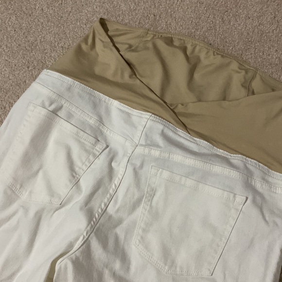 White maternity capris - Picture 3 of 4